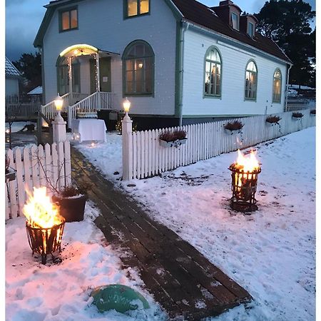 Missionshuset Bed & Breakfast Сандхамн Экстерьер фото