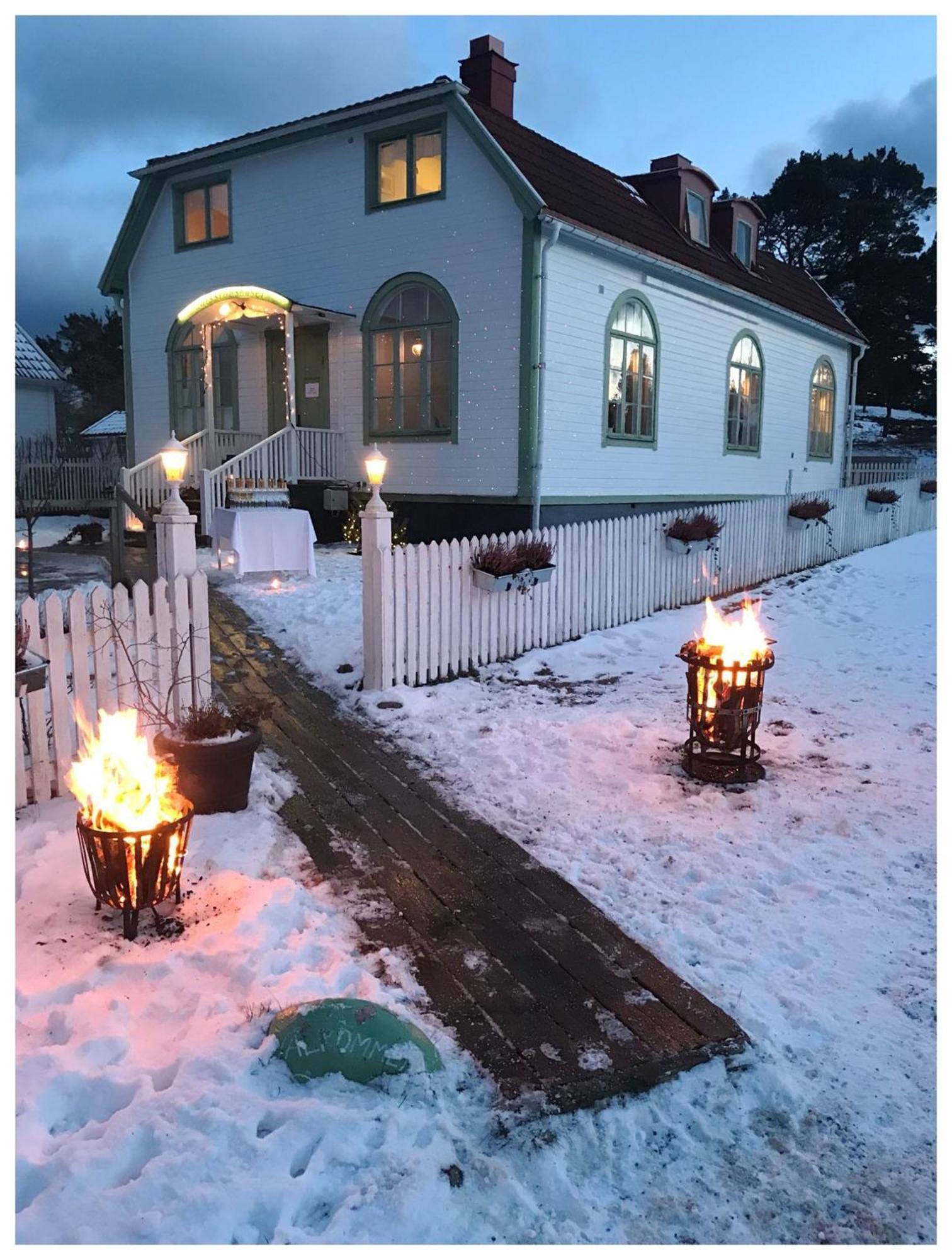 Missionshuset Bed & Breakfast Сандхамн Экстерьер фото